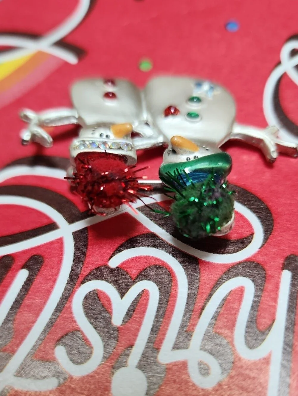 AJMC Festive Snowman Couple Pin Brooch - White, Red, Green